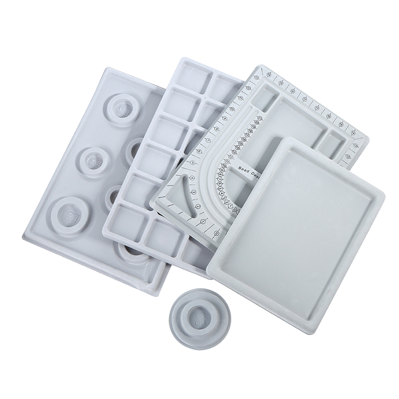 Gray Flocked Bead Board Bracel - Jewelry Making Table recension och pris